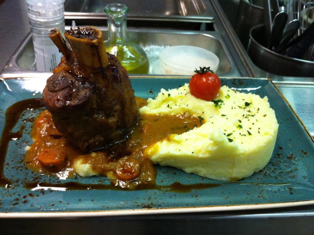 ホテル Osteria Ticino By Ketty & Tommy アスコナ エクステリア 写真